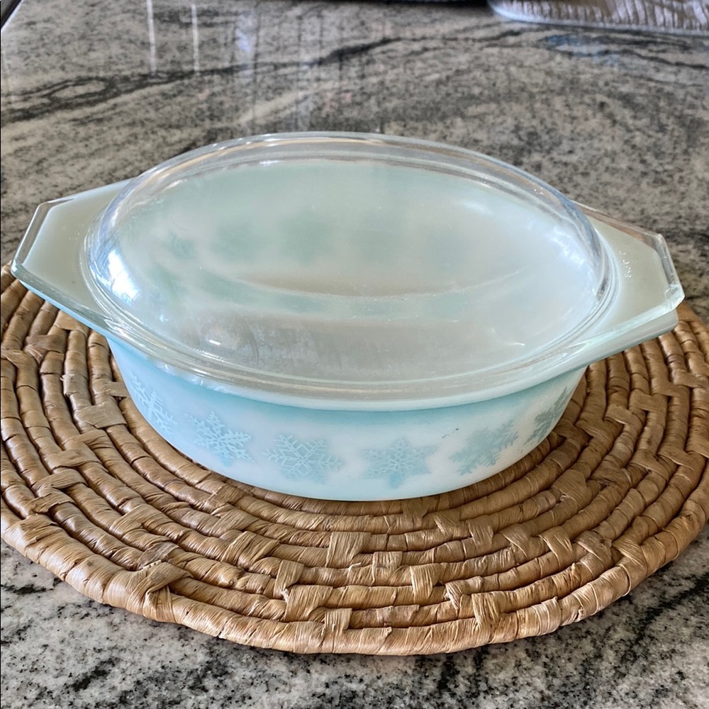 Vintage Pyrex 1.5 Qt. #32 Casserole With Lid!